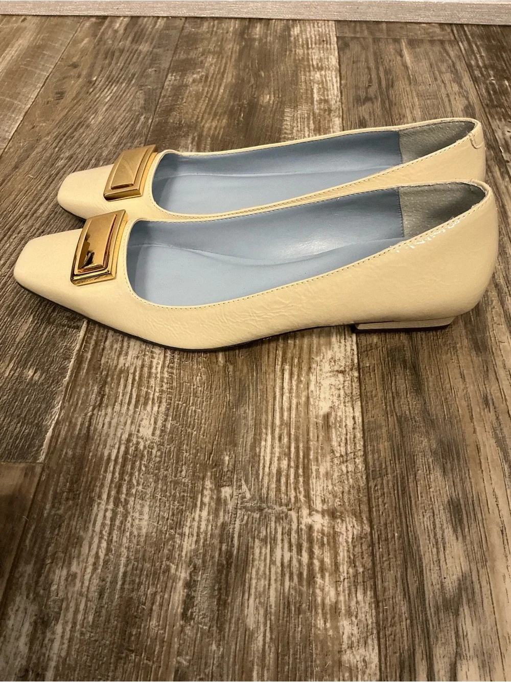 NWOB Frances Valentine Patent Cream Flats with Gold Plaque - Picture 9 of 16